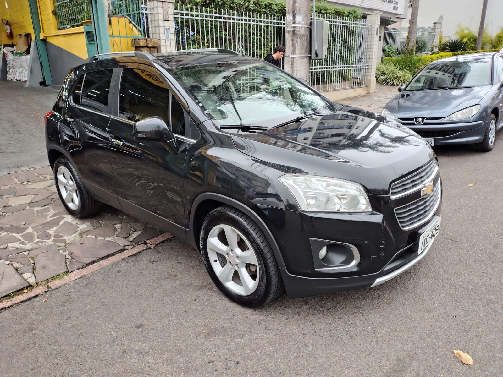 No momento, você está visualizando TRACKER LTZ 2015 COM TETO SOLAR